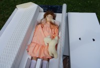 /album/marie-goebel-artis-orbis-porzellan-puppe-design-rosemarie-anna-muller-sberatelska-autorska-panenka-nemecko-katalogove-cislo-9-64-036/baleni-panenek-gobel-7-jpg1/